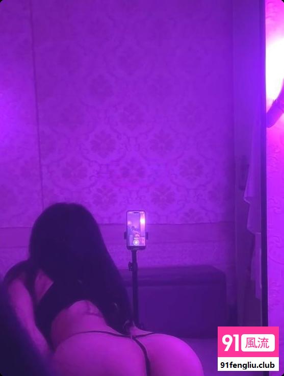 滨江翘臀小妖精曼妮